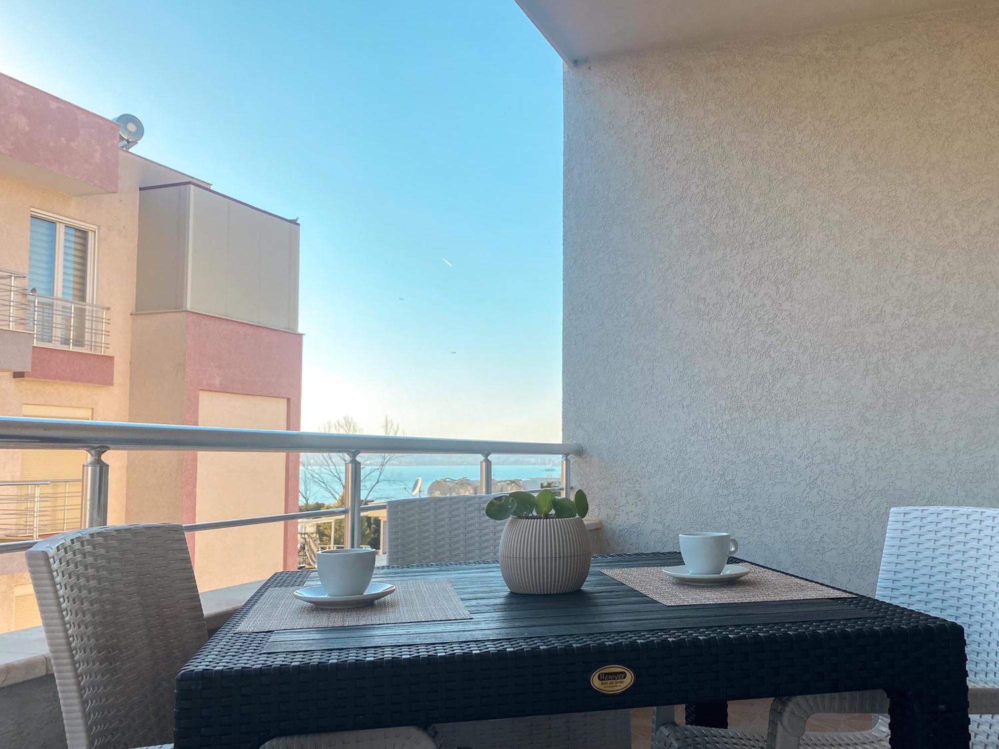 Lunasol Seaside Apartments ドゥラス エクステリア 写真