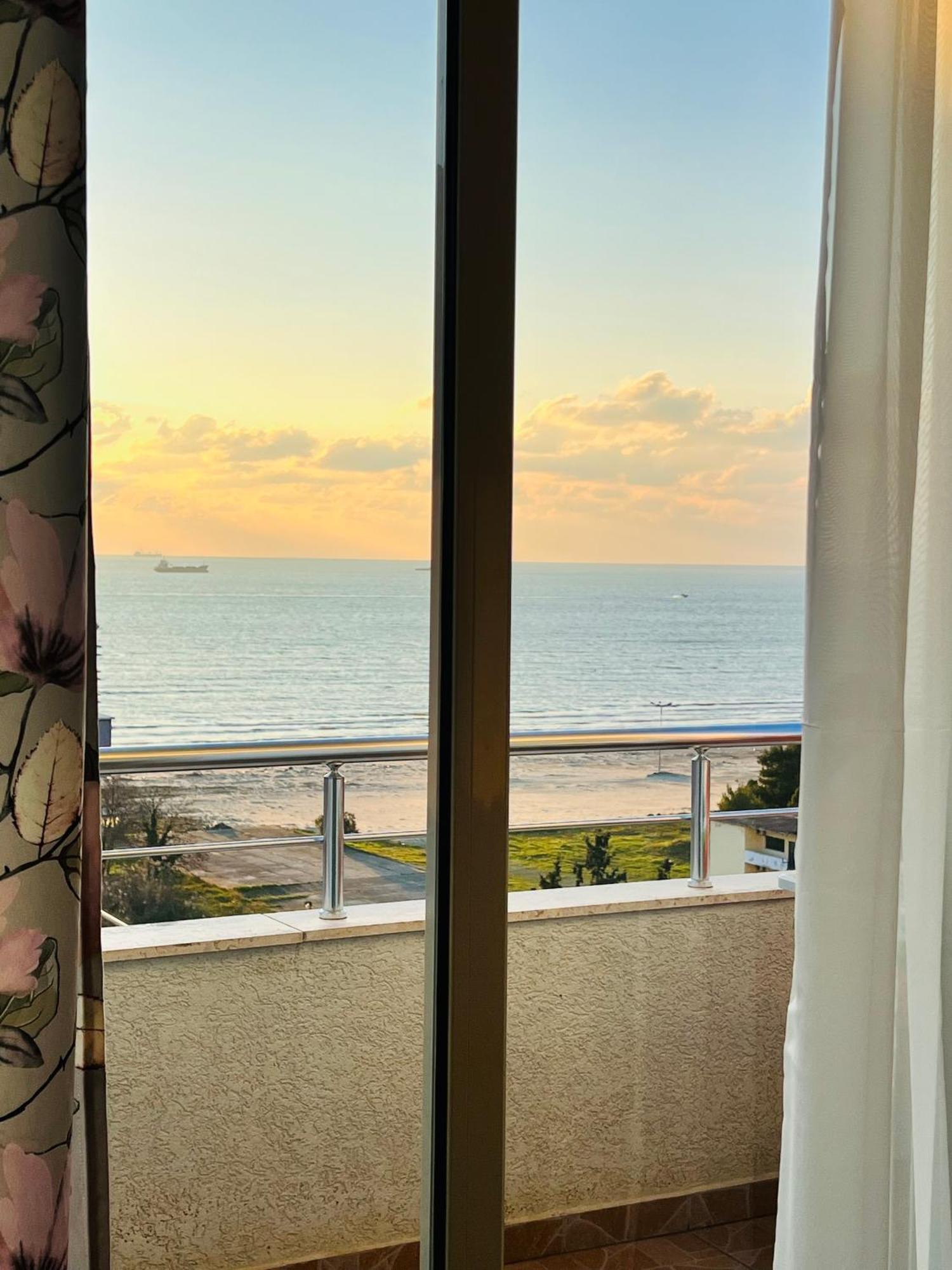 Lunasol Seaside Apartments ドゥラス エクステリア 写真